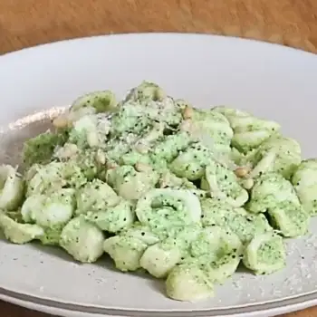 Pasta with Broccoli Pesto recipe image